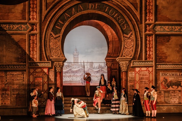 Carmen, Act IV, final scene: Carmen (Gaëlle Arquez) lies dead in the arms of José (Charles Castronovo) while Escamillo (Dionysios Sourbis) approaches, 2026 (Greek National Opera) (Photo by Giannis Antonoglou)