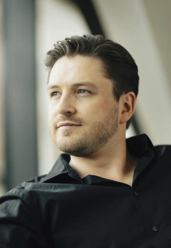 Samuel Hasselhorn (Born on May 15, 1990): “Urlicht” <br/> Between Darkness and Light