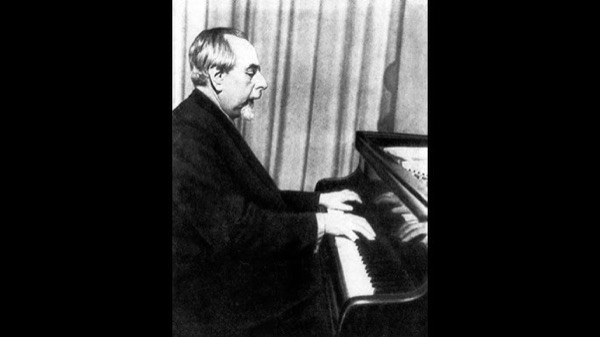 Samuil Feinberg at the piano