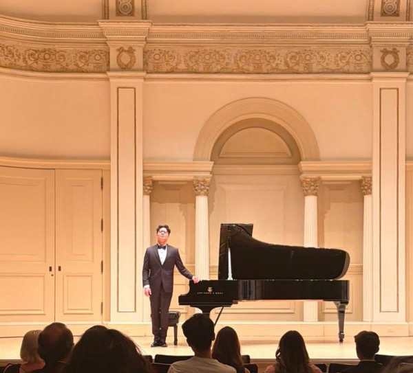 Elías Manzo at Weill Recital Hall, Carnegie Hall