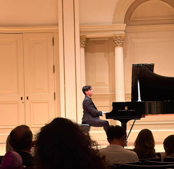 Elías Manzo in recital at Weill Recital Hall, Carnegie Hall