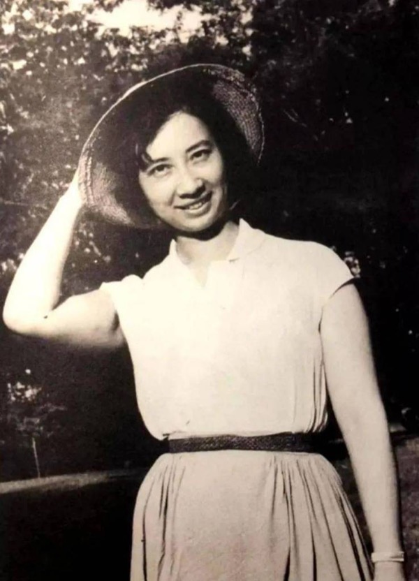Huang Zhun in her younger years