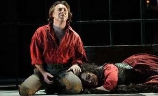 Roberto Alagna as Manrico in Il Trovatore