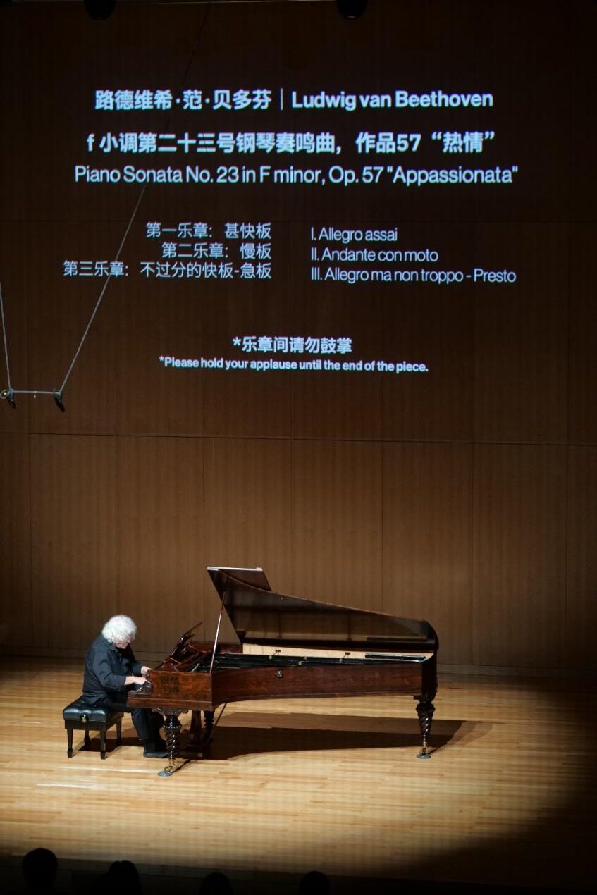 Shenzhen Mountain View Theatre, photo by Wenxi Zhang