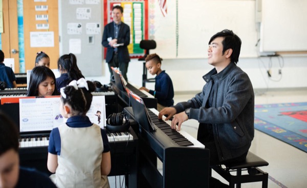 Lang Lang with young piano students