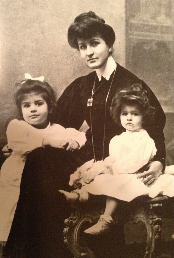 Alma Mahler and the daughters Maria (at left) and Anna (at right), c. 1906