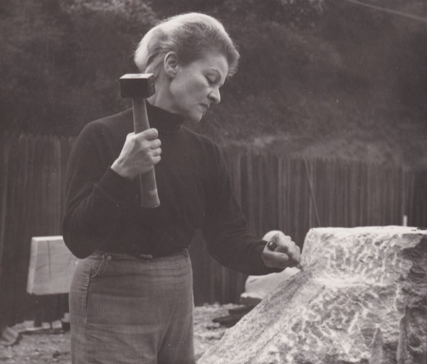 Anna Mahler sculpting