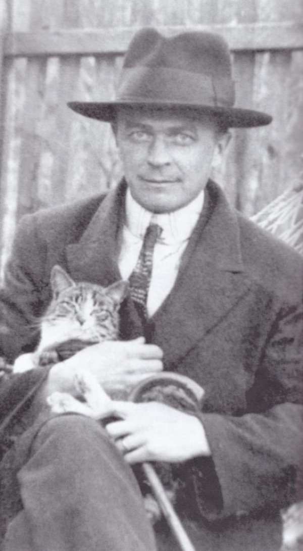 Väinö Raitio and his cat
