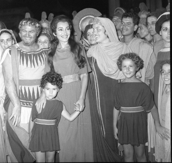 Callas as Medea at Epidaurus, with Kiki Morfoniou as Neris and Jon Vickers as Giasone, 1961 (photo by Kleisthenis) (GNO Archive)