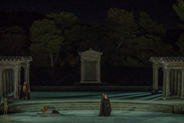 Giasone (Jean-Français Borras) and Medea (Anna Pirozzi) on the stage, 2026 (photo by S. Simopoulos) (Greek National Opera)