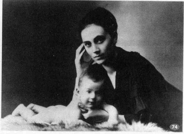 Kamila Stösslová with her son