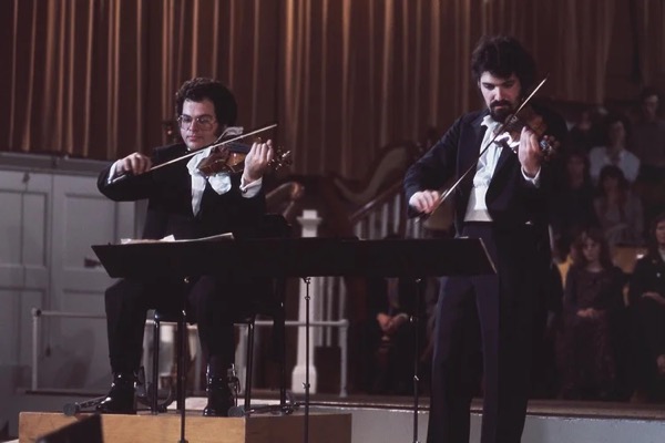 Pinchas Zukerman and Itzhak Perlman in performance