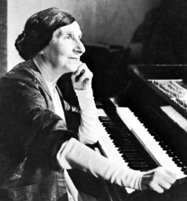 Wanda Landowska (Born on July 5, 1879) and the Harpsichord <br/> Reclaiming Bach