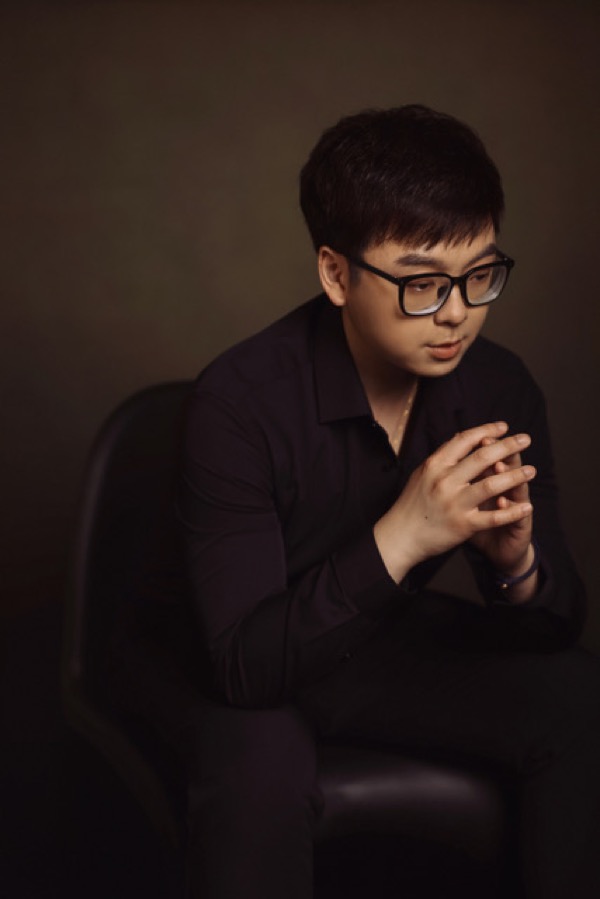 Junwen Liang