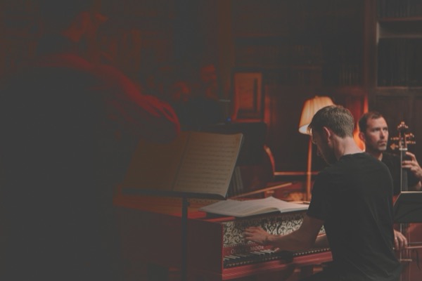 Jonathan Darbourne at the harpsichord