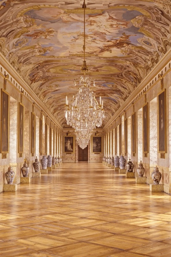 Walkway towards Theatre, Credit: https://luis-ludwigsburg.de