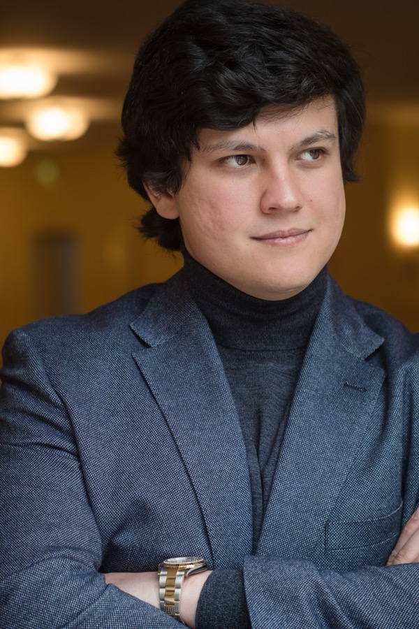 Aziz Shokhakimov (Photo by Mischa Blank)