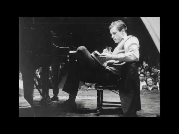 Glenn Gould in concert