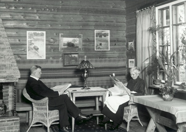 Jean Sibelius and his wife Aino reading in the dining room at Ainola