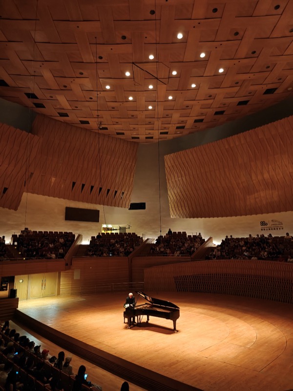 Christian Blackshaw bows to the Shanghai audience in 2026 (Photo by Armonico)