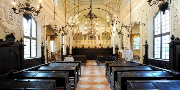 The interior of the only extant Jewish Synagogue in Mantua (Credit:https://www.itinerariebraici.it)