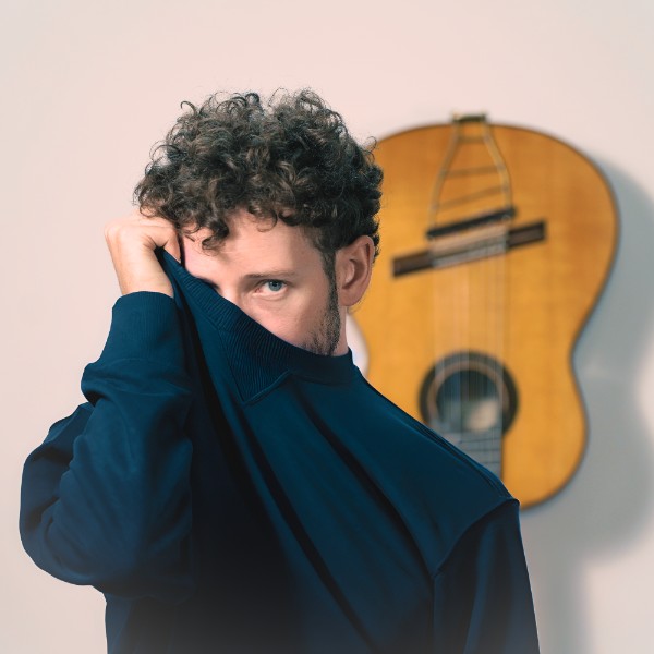 Giacomo Copiello: Finding a New Voice for the Brahms Guitar