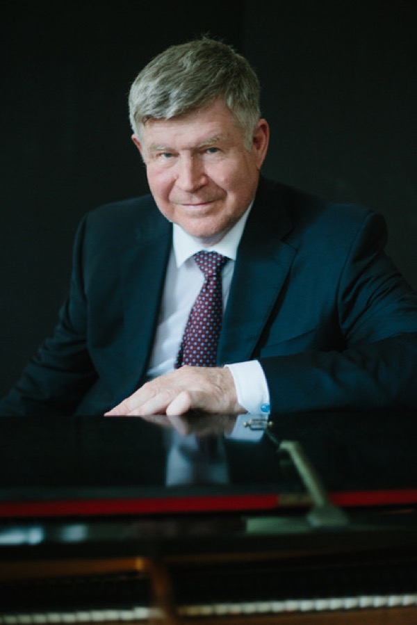 Ian Hobson on Schubert, Rachmaninoff, and the Architecture of the Piano Sonata