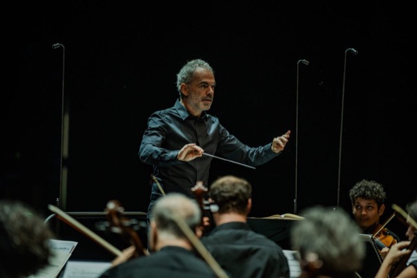 Maestro Vassilis Christopoulos with the GNO Orchestra (photo: A. Simopoulos)