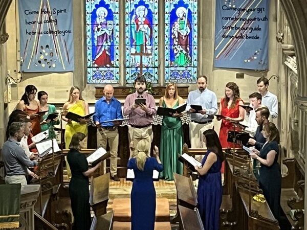 Suzi Digby leading VOCE